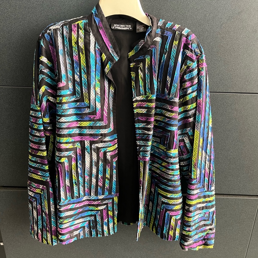 Ladies size M fits more like a large new direction blazer